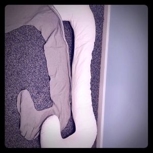 Snoogle pregnancy pillow w/case